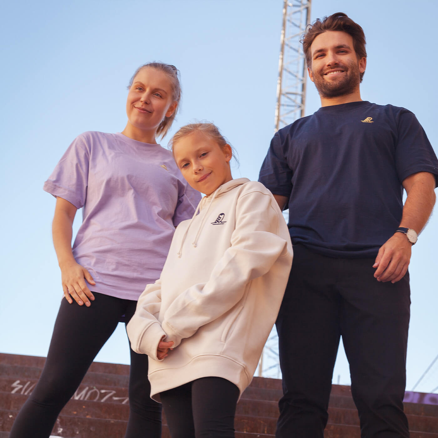 Helmi-huppari valkoinen. Helmareiden virallinen fanituote. Suomen jalkapallomaajoukkueen fanituote.