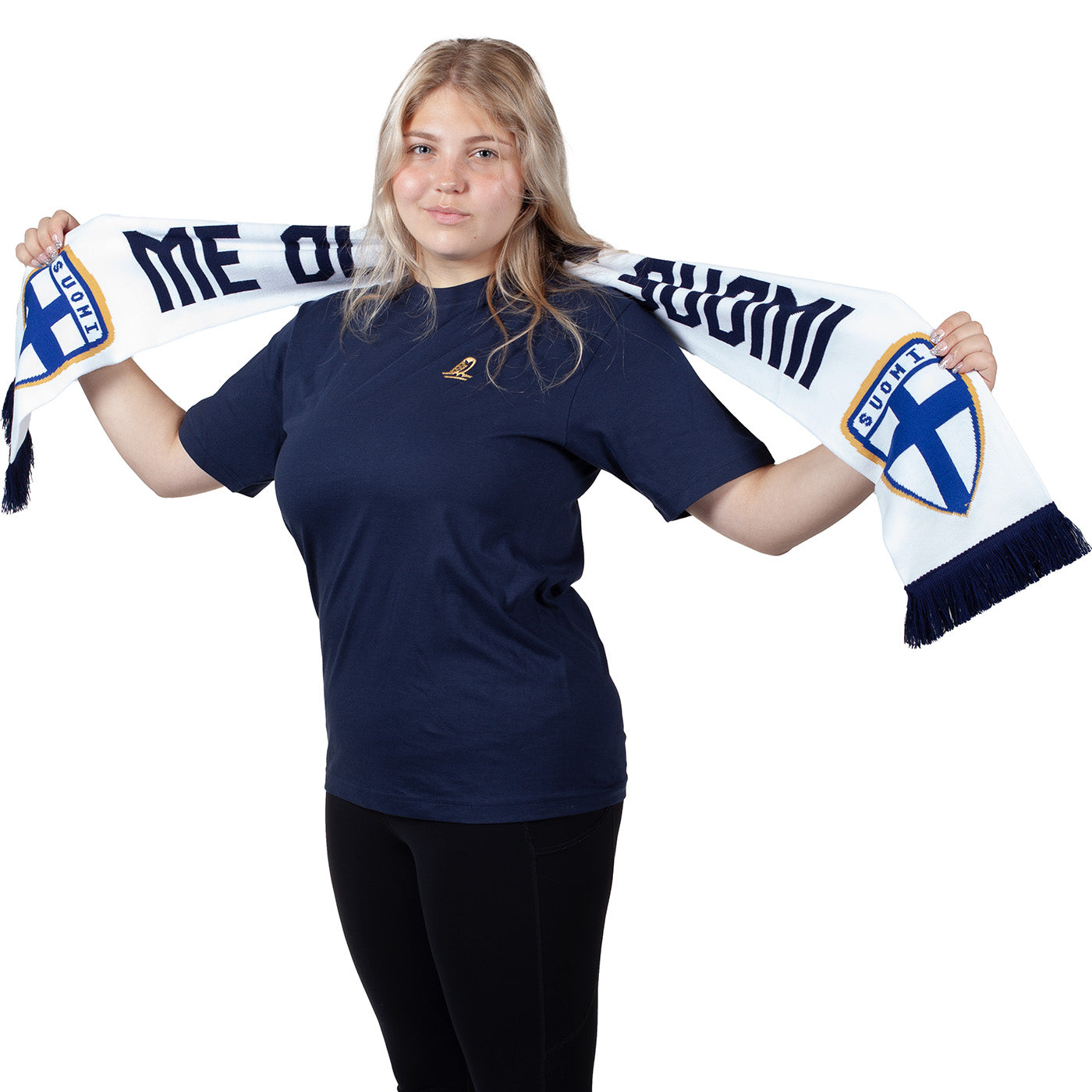 Helmi -t-paita tummansininen. Arkeen sopiva t-paita, jonka rinnassa komeilee Helmipöllö-logo. Helmareiden virallinen fanituote. Suomen jalkapallomaajoukkueen fanituote.