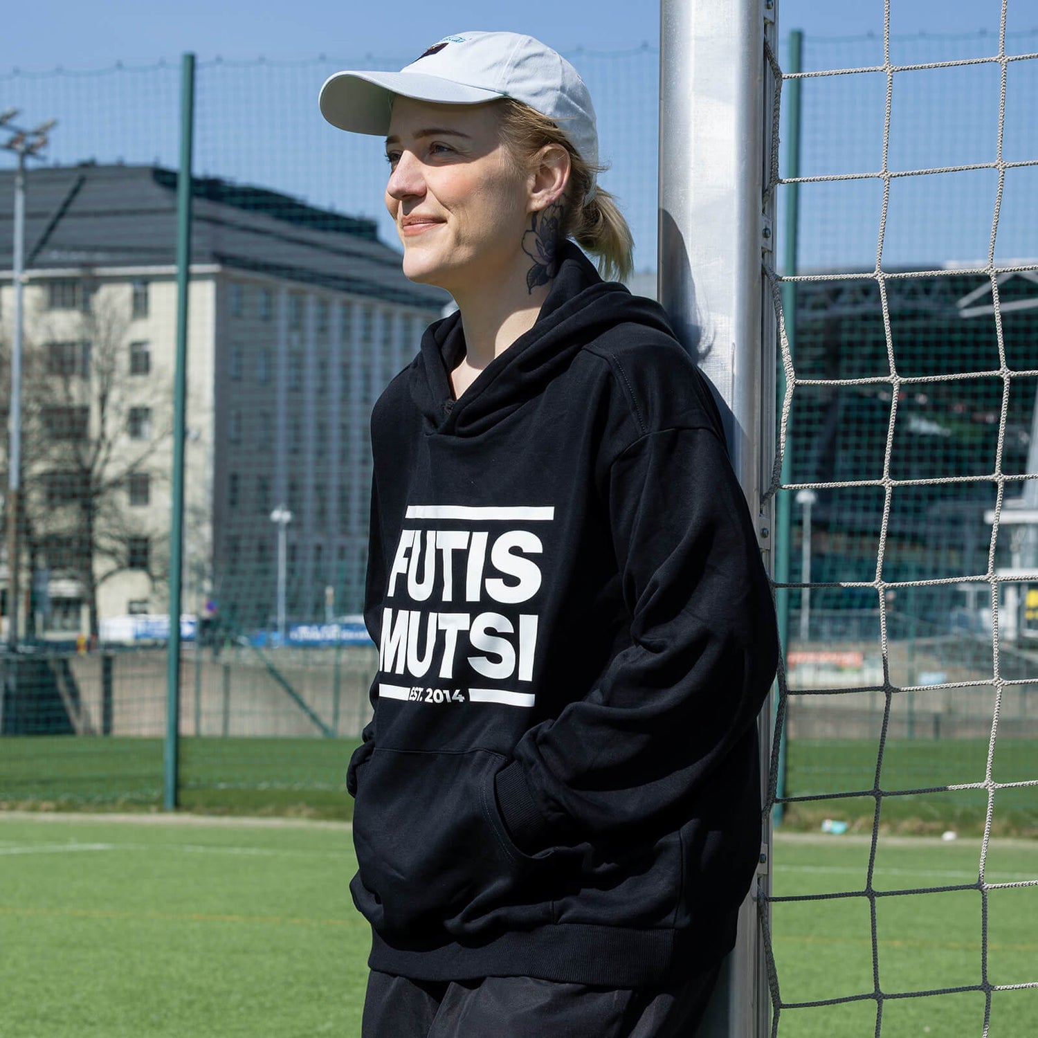 Futismutsi Est Huppari, Musta, Naiset