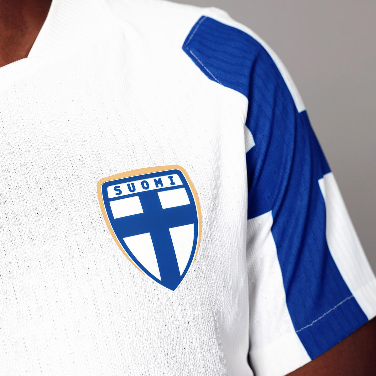 Suomi Virallinen Kotipelipaita 2026/27, Player Edition